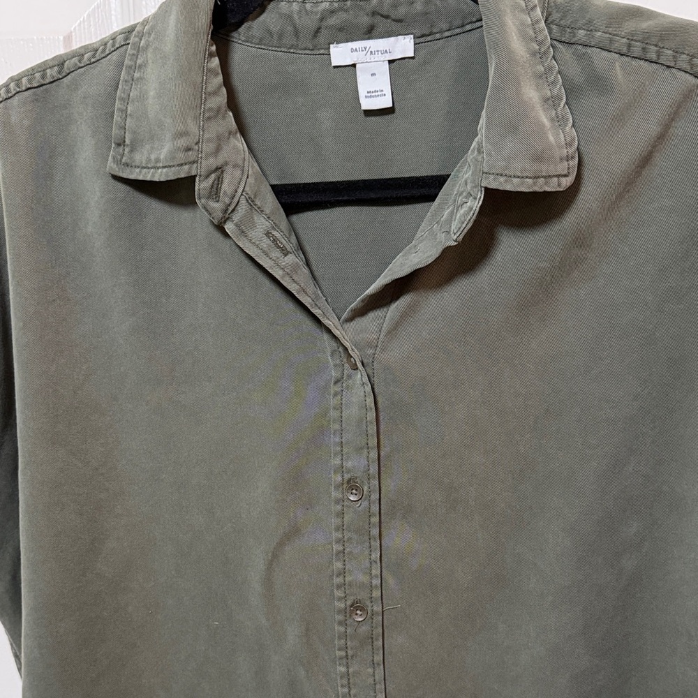 Daily Ritual Olive Utility Button-Down Shirt. Size Medium - Picture 5 of 7